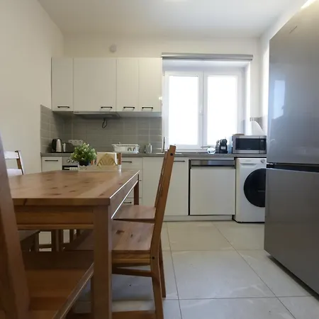 Leaf Song Daire Budapeşte